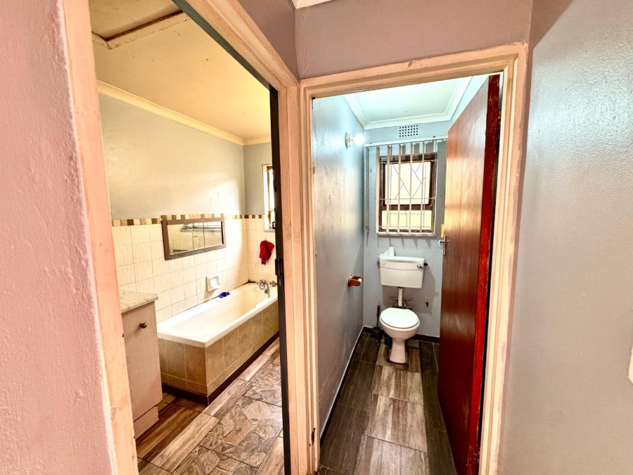 To Let 3 Bedroom Property for Rent in Strandfontein Village Western Cape